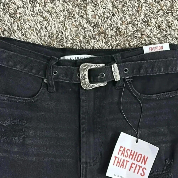 Celebrity Pink Shorts for women - Picture 3 of 4